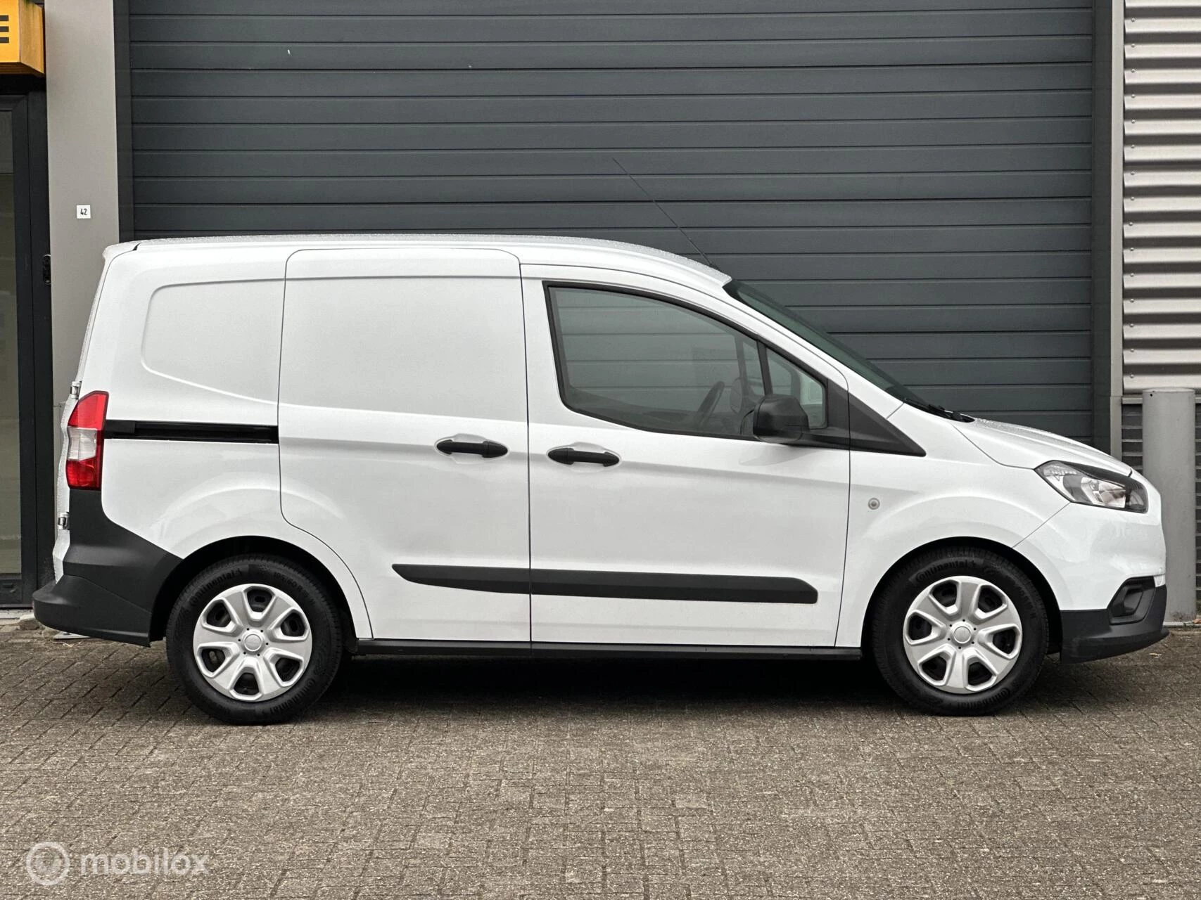 Hoofdafbeelding Ford Transit Courier