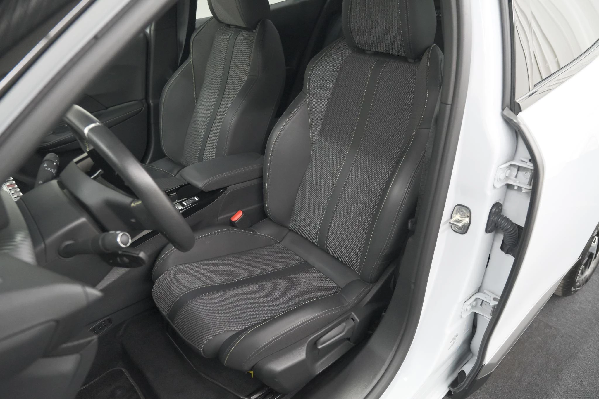 Hoofdafbeelding Peugeot e-2008