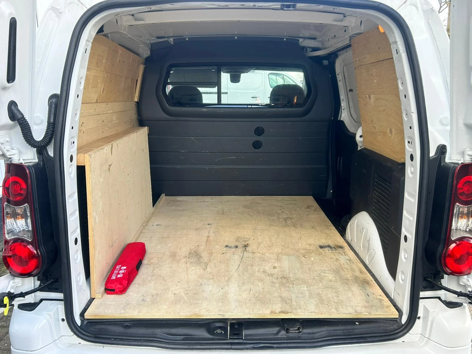 Hoofdafbeelding Peugeot Partner