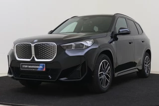 BMW iX1 eDrive20 M Sport / Panoramadak / Trekhaak / Sportstoelen / Achteruitrijcamera / Adaptieve LED / Comfort Access / M Adaptief onderstel