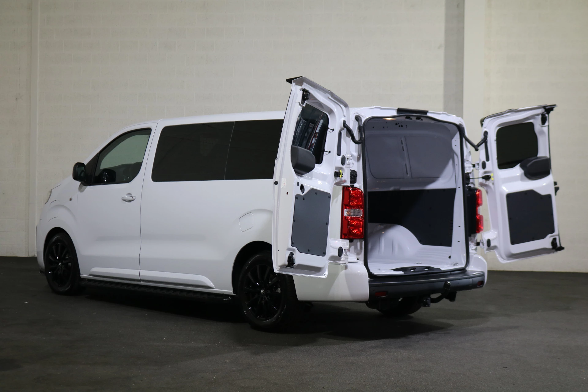 Hoofdafbeelding Peugeot e-Expert