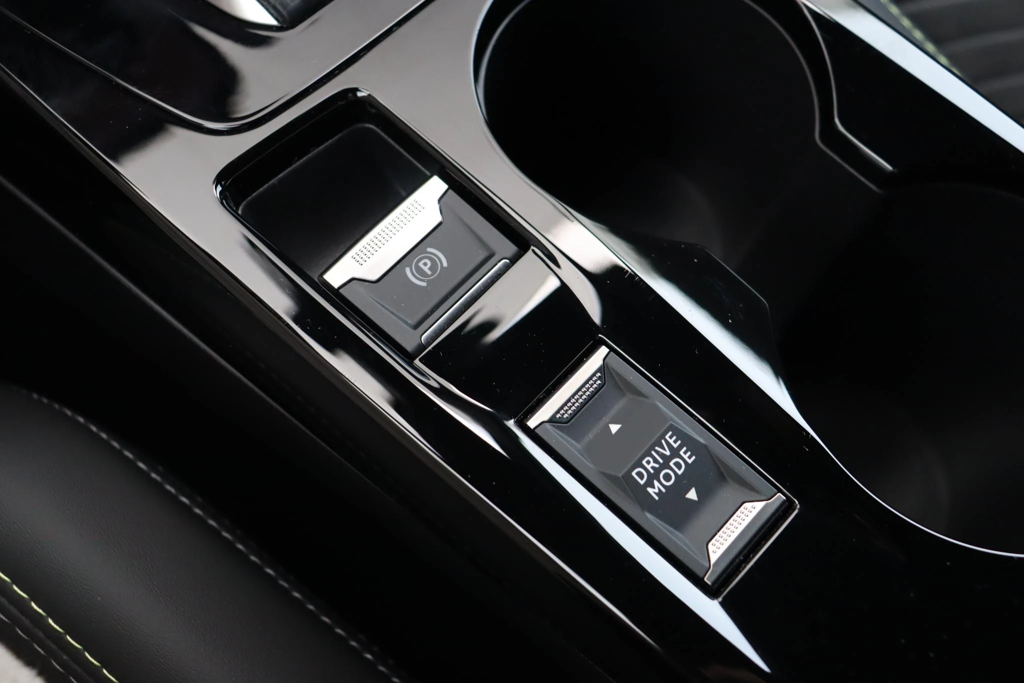 Hoofdafbeelding Peugeot e-2008