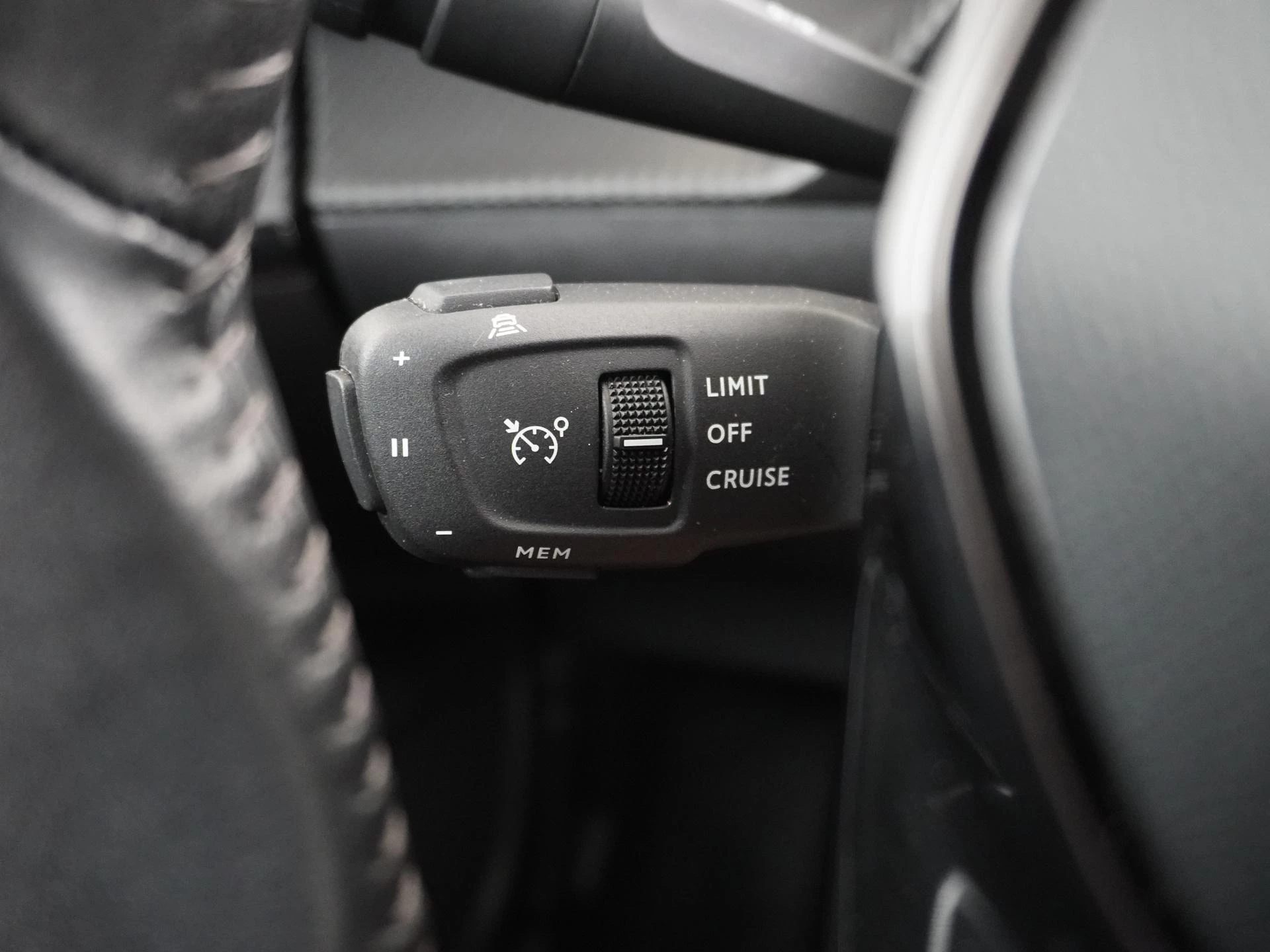 Hoofdafbeelding Peugeot e-2008