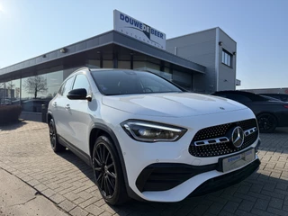 Hoofdafbeelding Mercedes-Benz GLA Mercedes-Benz GLA 250 e AMG Line Multibeam | Pano-Dak | Stoelverw. | Keyless | Night