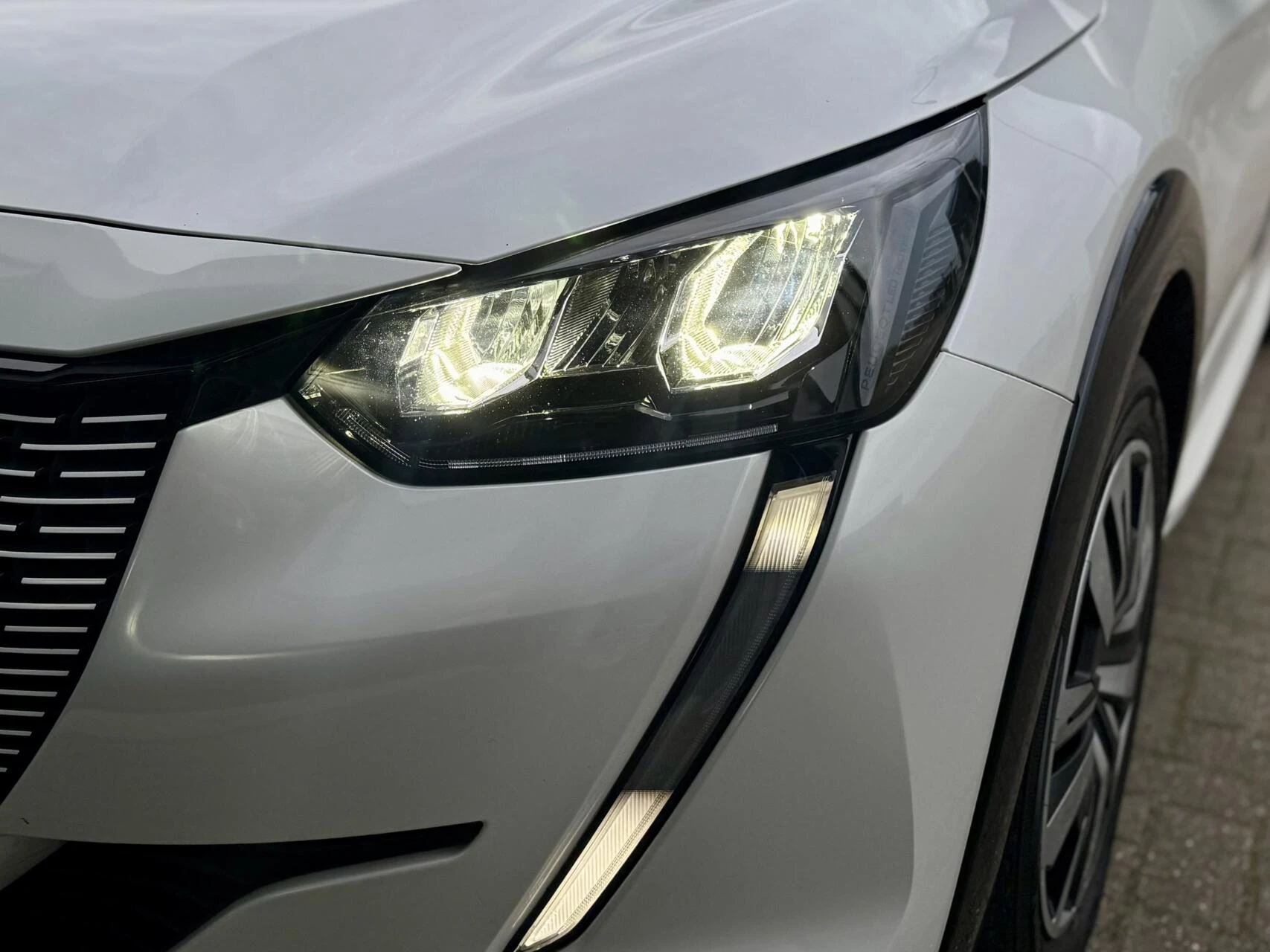 Hoofdafbeelding Peugeot e-208