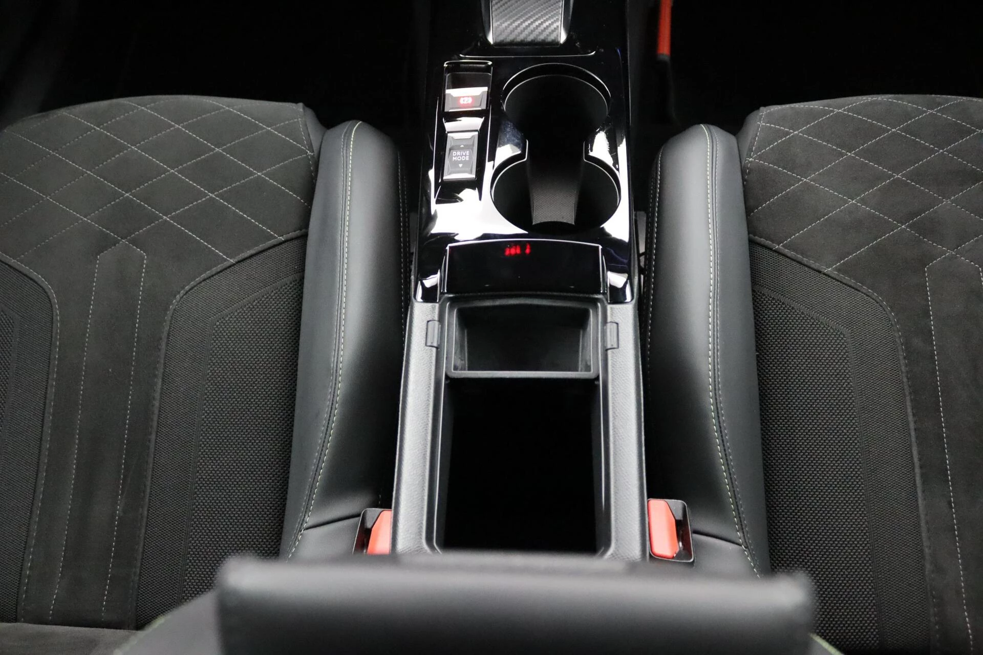 Hoofdafbeelding Peugeot e-2008