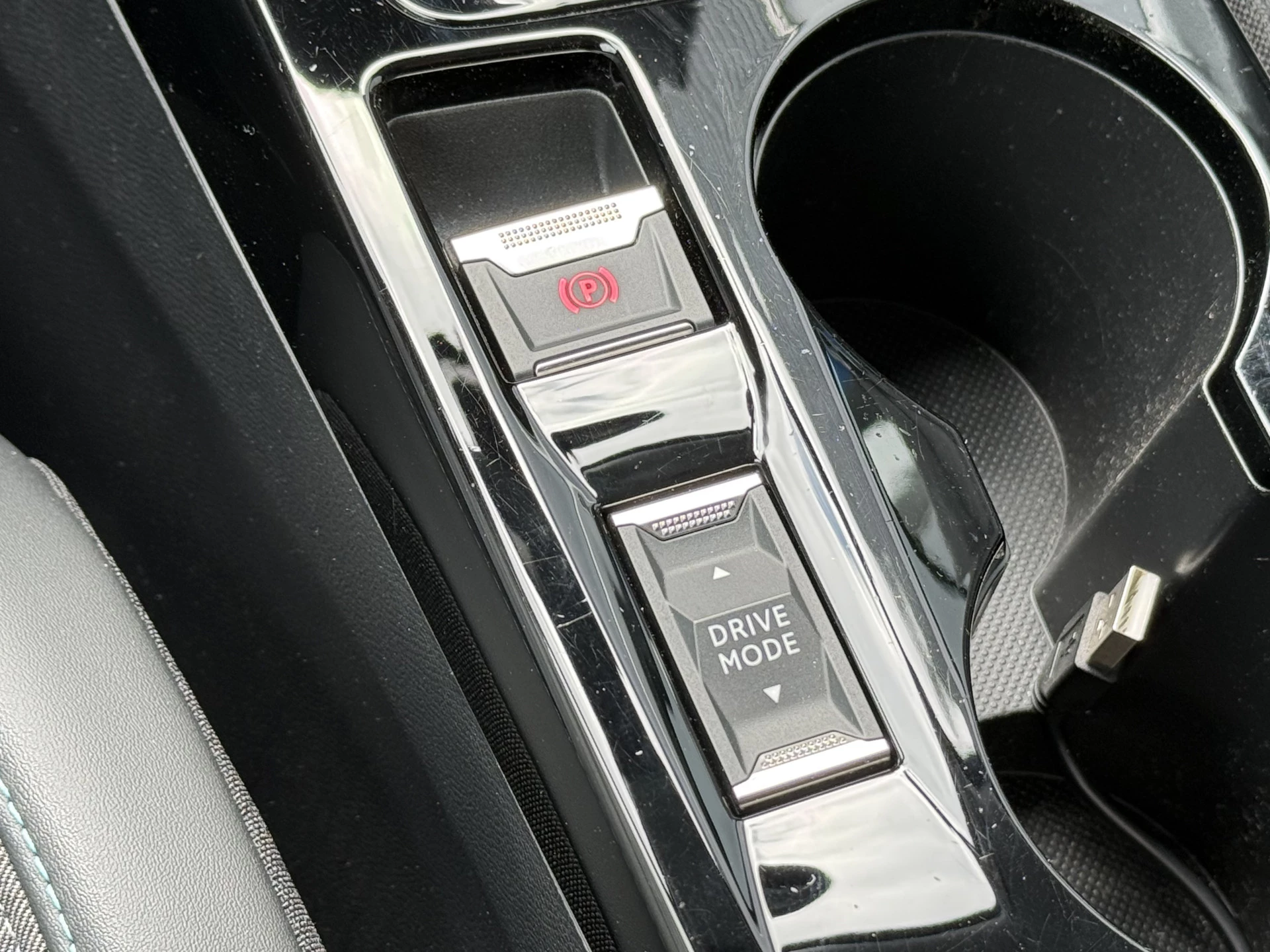 Hoofdafbeelding Peugeot e-2008