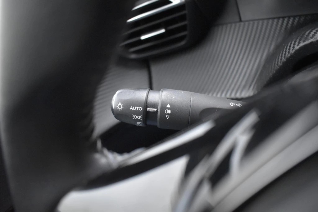 Hoofdafbeelding Peugeot e-208