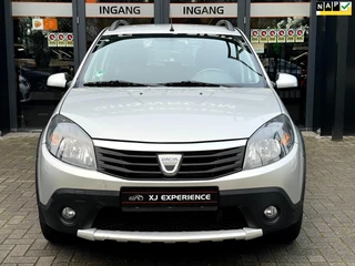 Dacia Sandero 1.6 Stepway AIRCO CARPLAY NAVI ELECT RAMEN AFNEEMBAAR TREKHAAK 16'VELGEN