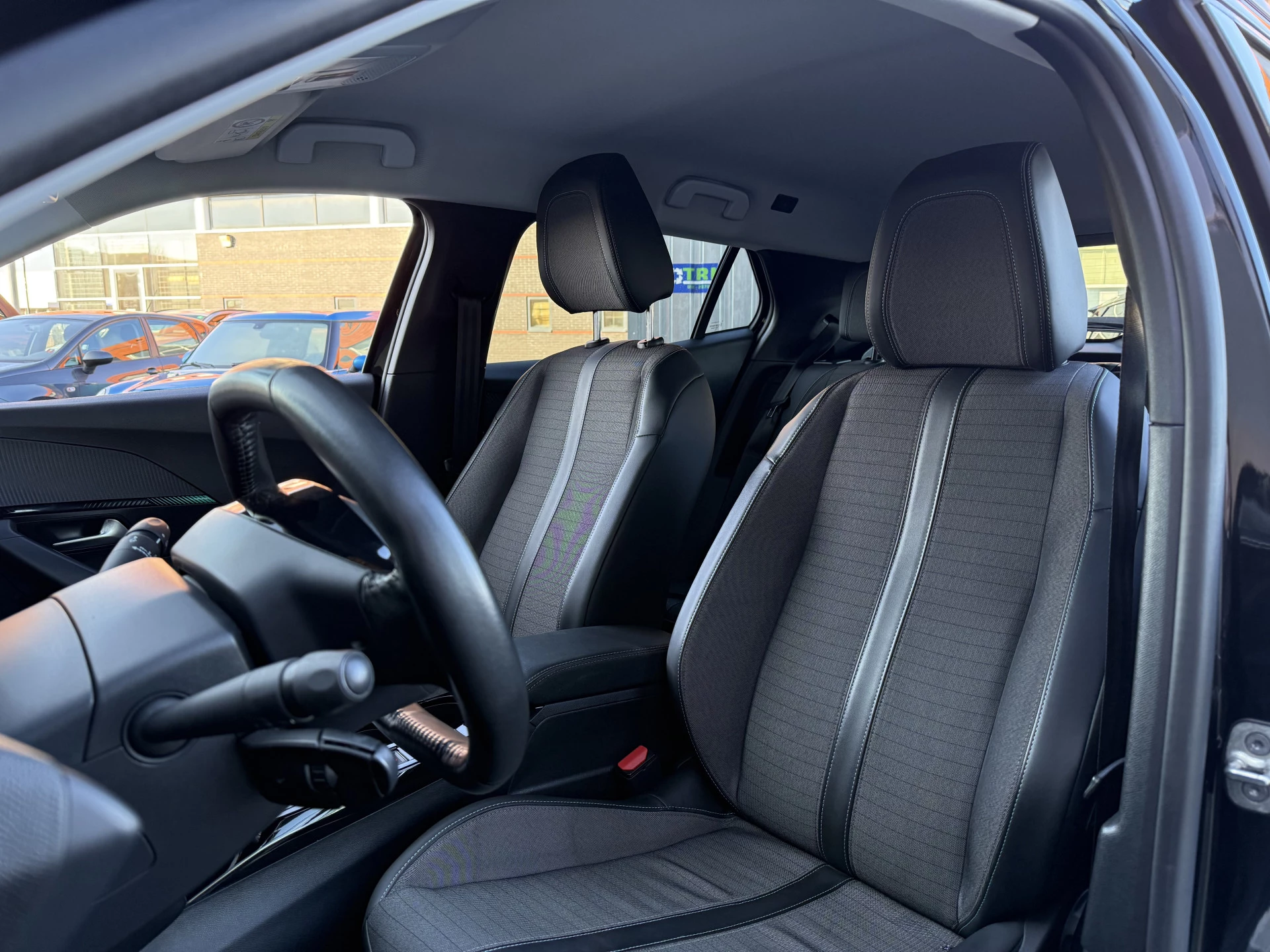 Hoofdafbeelding Peugeot e-2008