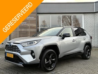 Toyota RAV4 2.5 HYBRID AWD BI-TONE TREKHAAK 1650KG TREKGEWICHT BLIND-SPOT EL-KLEP JBL-AUDIO KEYLESS PARKSENSOR V+A NAVI APPLE/ANDROID NL-AUTO DEALERONDERHOUDEN