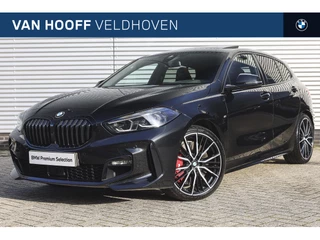 BMW 1 Serie 120i High Executive M Sport Automaat / Panoramadak / M Sportstoelen / Stoelverwarming / Adaptieve LED / Parking Assistant / Live Cockpit Professional / Verwarmd stuurwiel