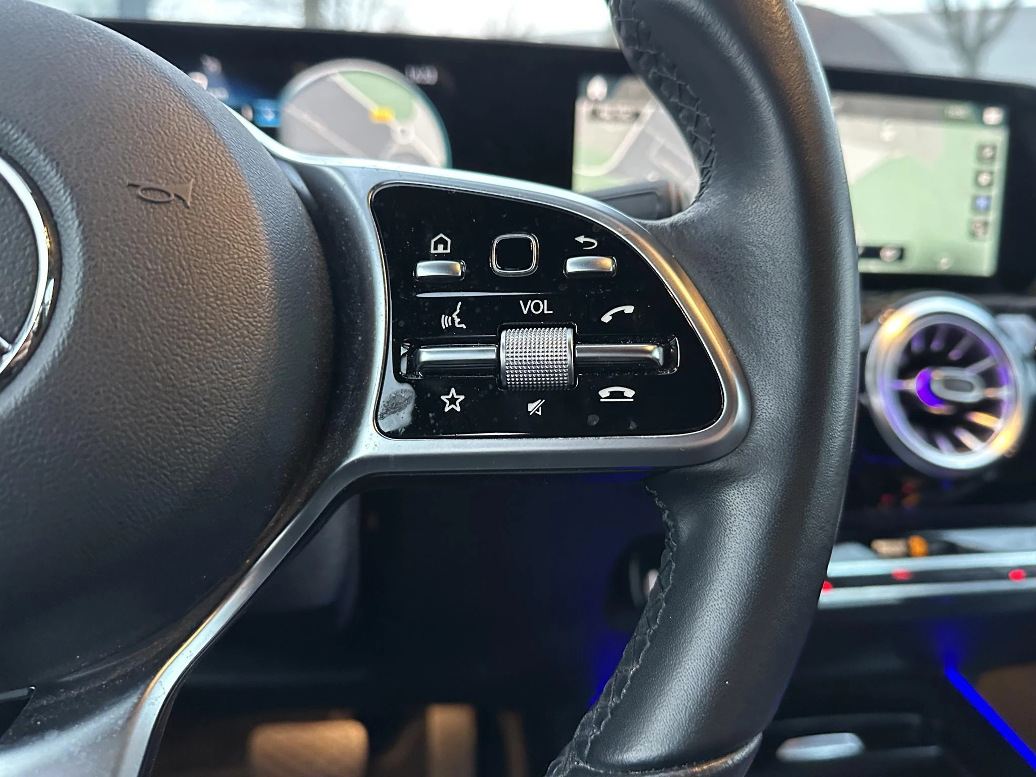 Hoofdafbeelding Mercedes-Benz EQA