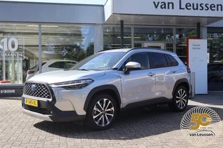 Toyota Corolla Cross 2.0 HYBRID 184PK FIRST-EDITION BLIND-SPOT EL-ACHTERKLEP LM-VELGEN KEYLESS PARK-SENSOREN STOELVERW DRAADLOOS-LADEN AD-CRUISE BLUETOOTH