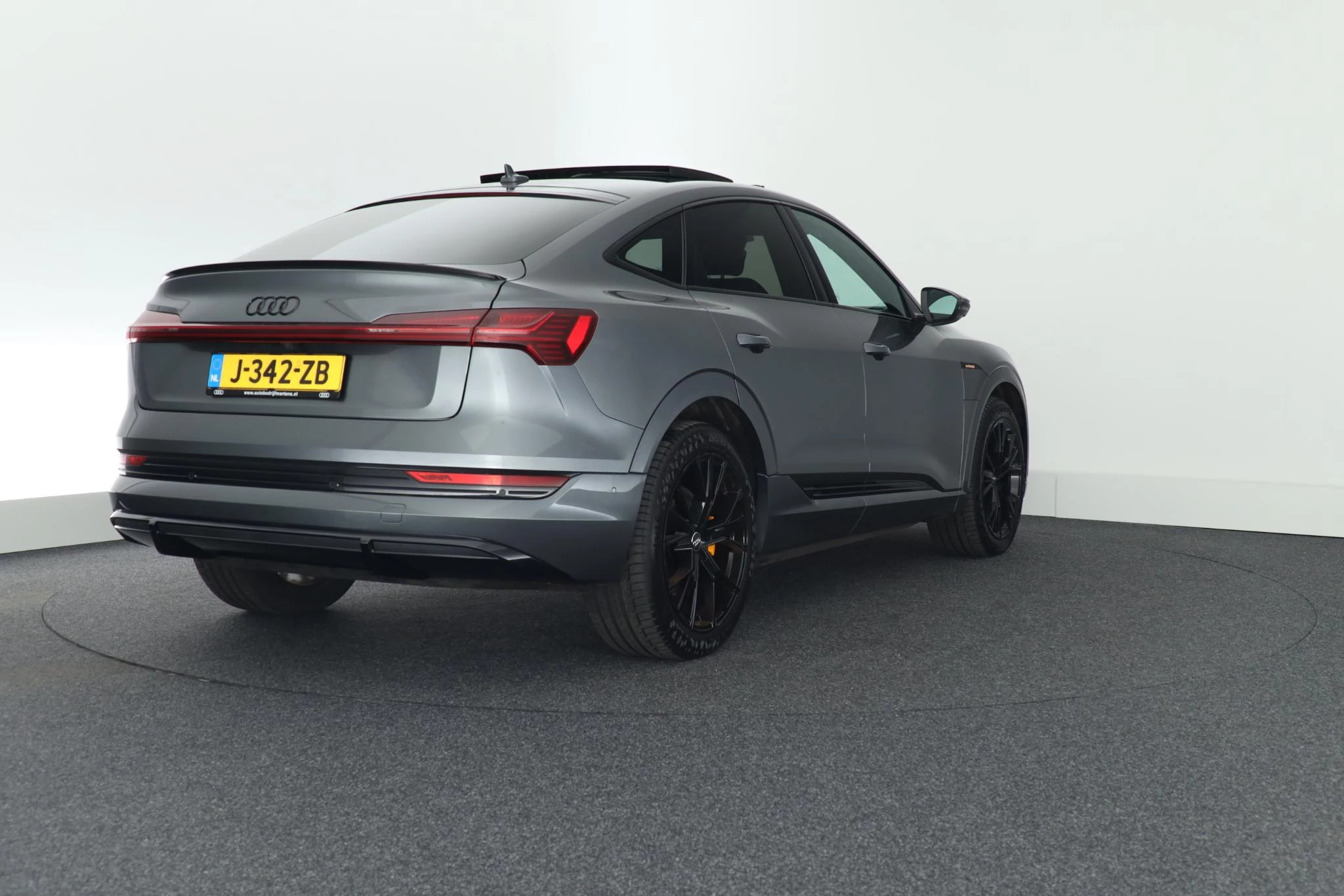 Hoofdafbeelding Audi e-tron