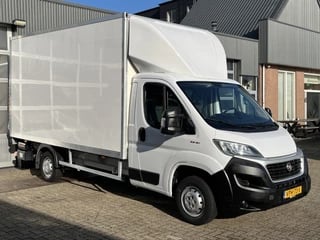 Fiat Ducato 35 2.3 130pk Bakwagen met 750 kg Laadklep Airco Cruise control Navigatiesysteem 3 persoons Bakwagen Laadklep Meubelbak Verhuiswagen Euro 6