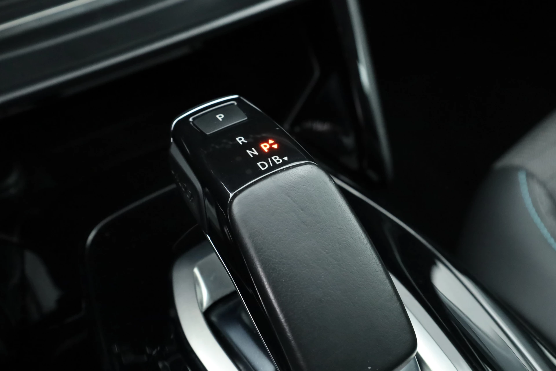 Hoofdafbeelding Peugeot e-2008