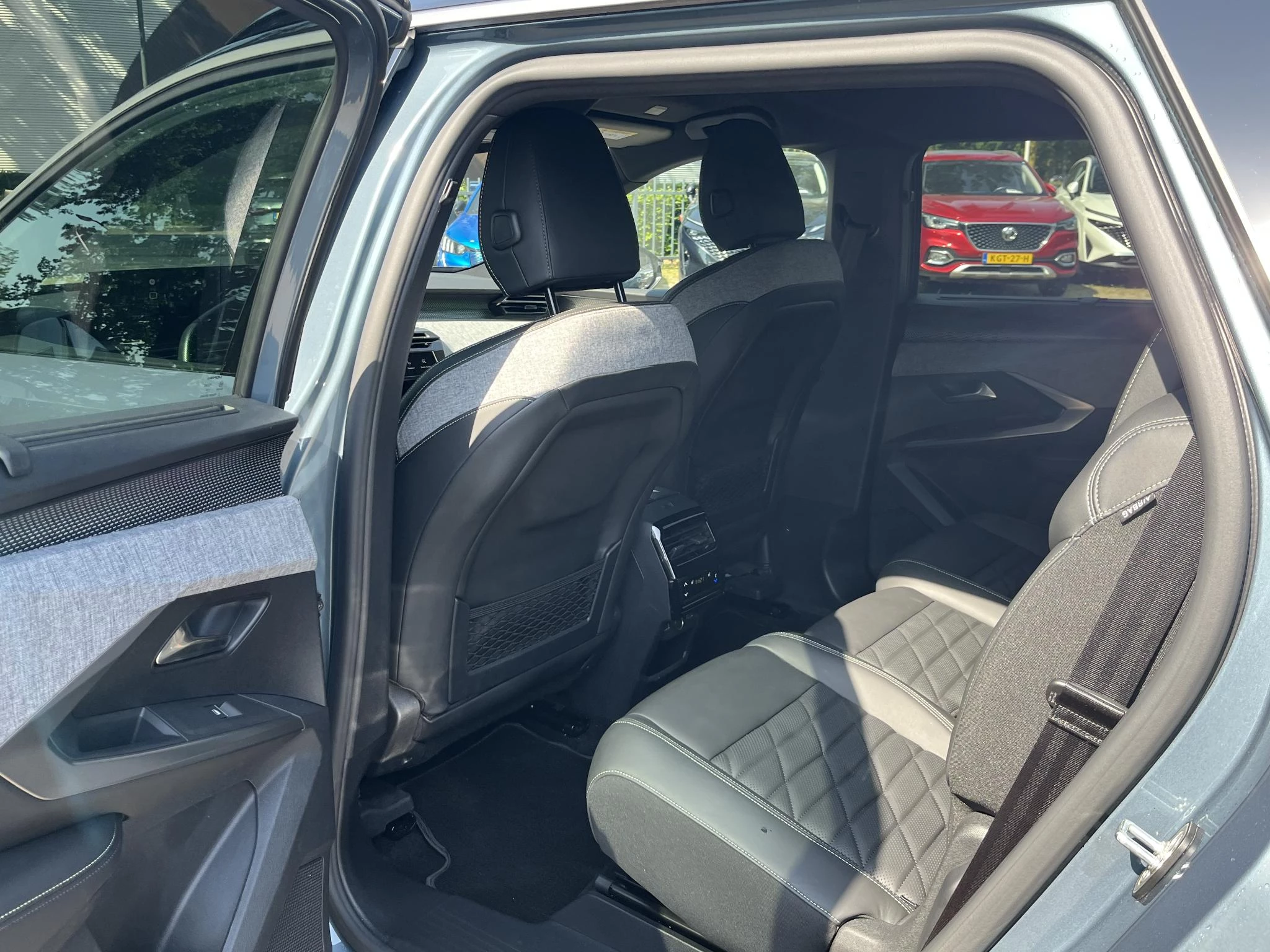 Hoofdafbeelding Peugeot e-5008