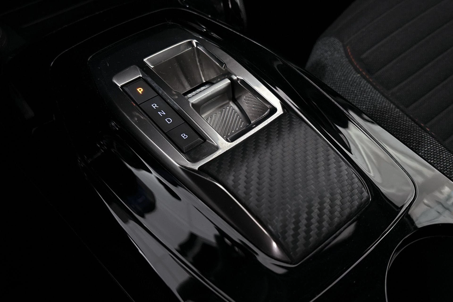 Hoofdafbeelding Peugeot e-2008