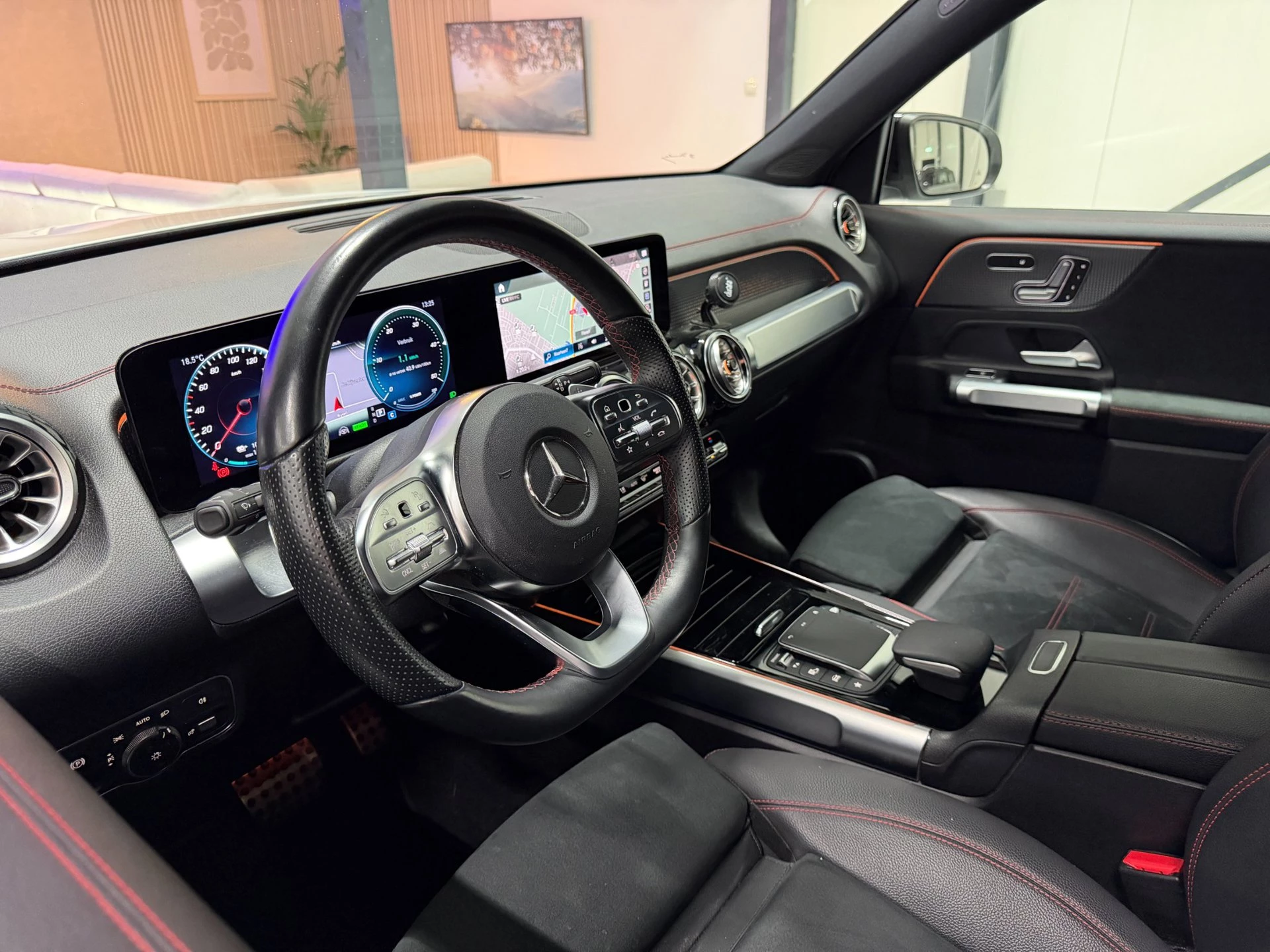 Hoofdafbeelding Mercedes-Benz EQB