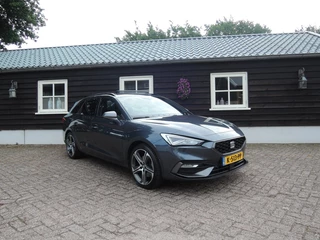 SEAT Leon 1.5 eTSI FR DSG Launch Edition