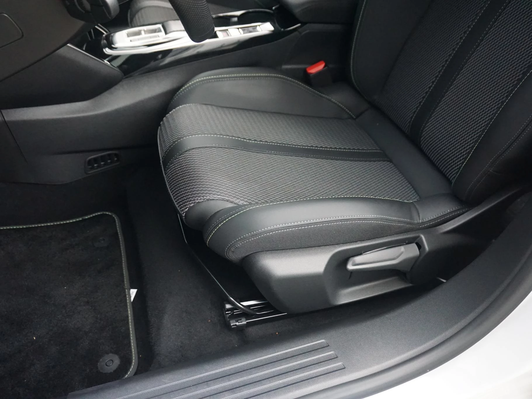 Hoofdafbeelding Peugeot e-2008