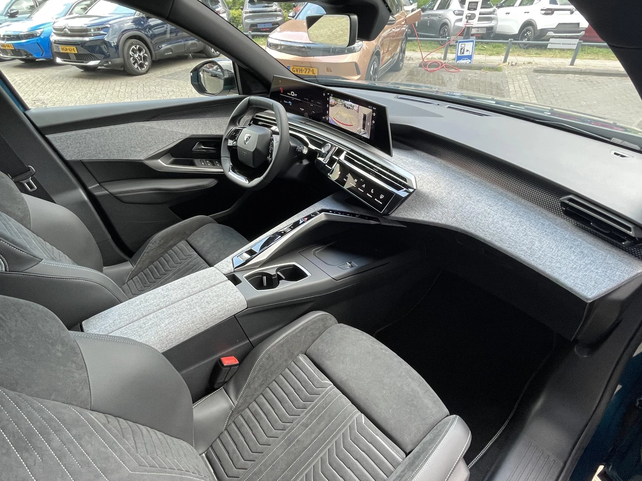 Hoofdafbeelding Peugeot e-5008