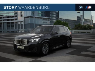 BMW iX1 eDrive20 M Sport / Panoramadak / Trekhaak / Sportstoelen / Achteruitrijcamera / Adaptieve LED / Comfort Access / M Adaptief onderstel