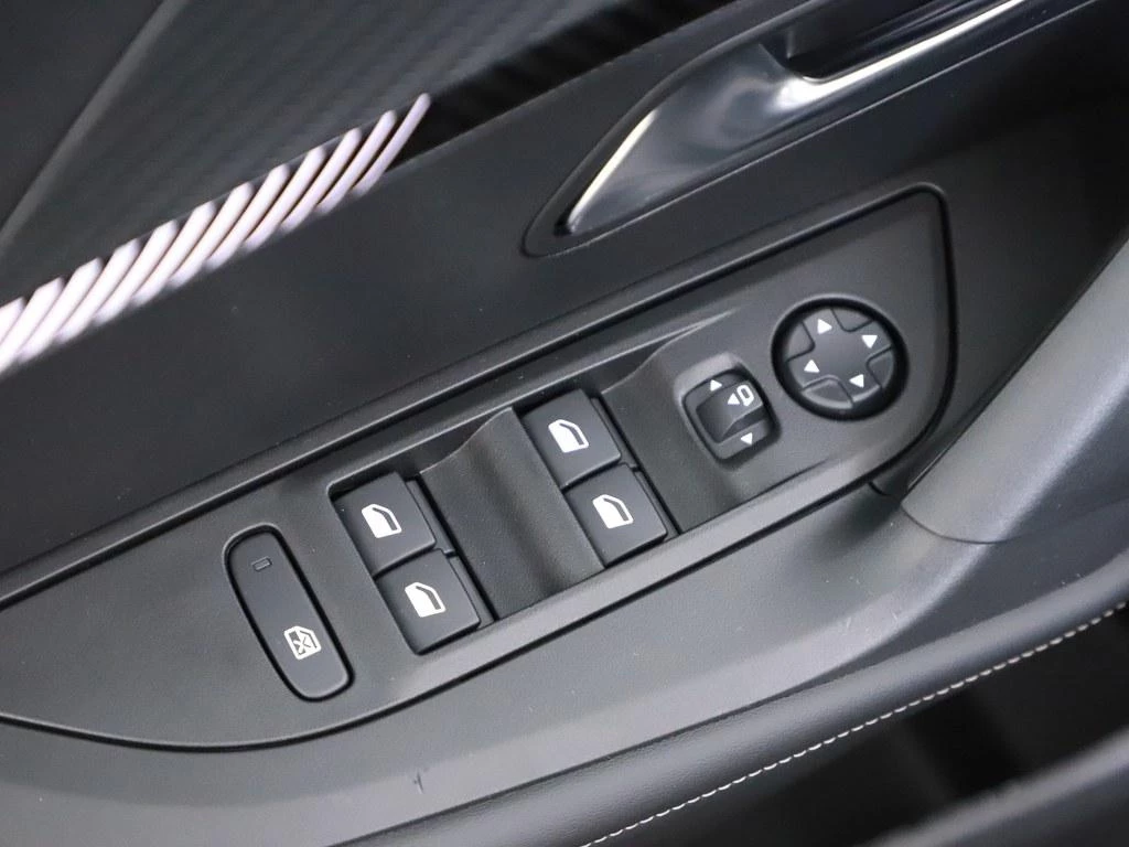 Hoofdafbeelding Peugeot e-2008
