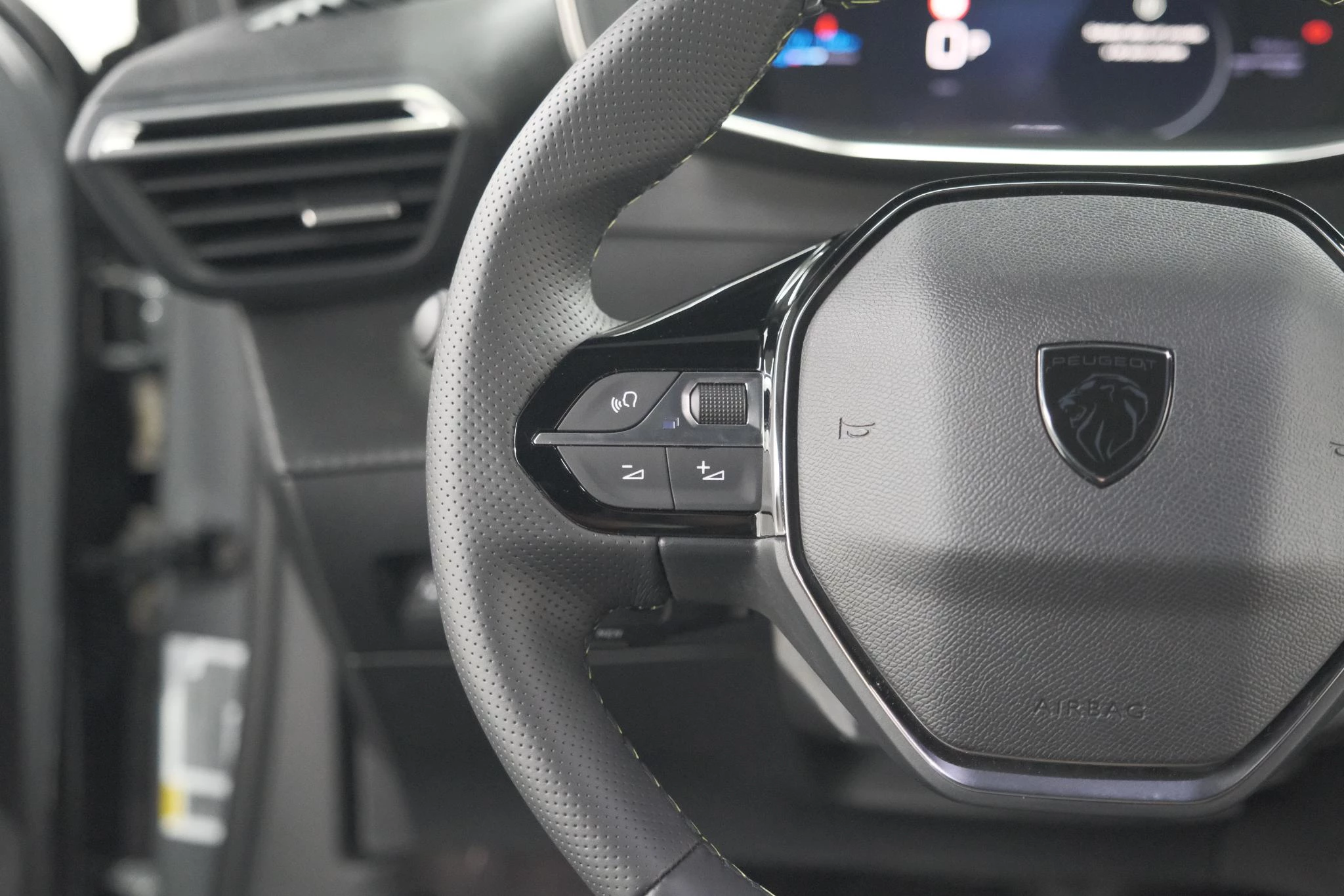 Hoofdafbeelding Peugeot e-2008