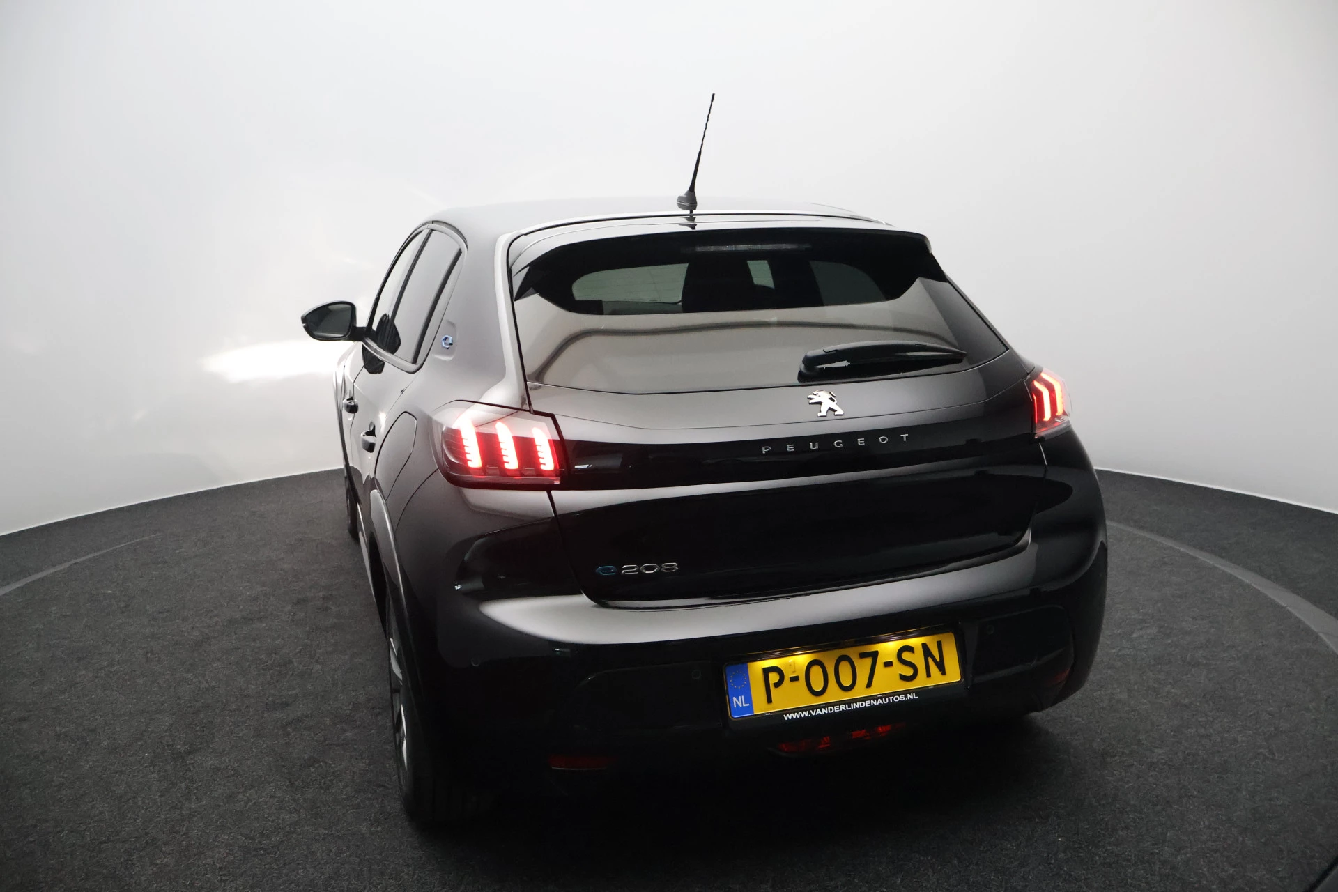 Hoofdafbeelding Peugeot e-208