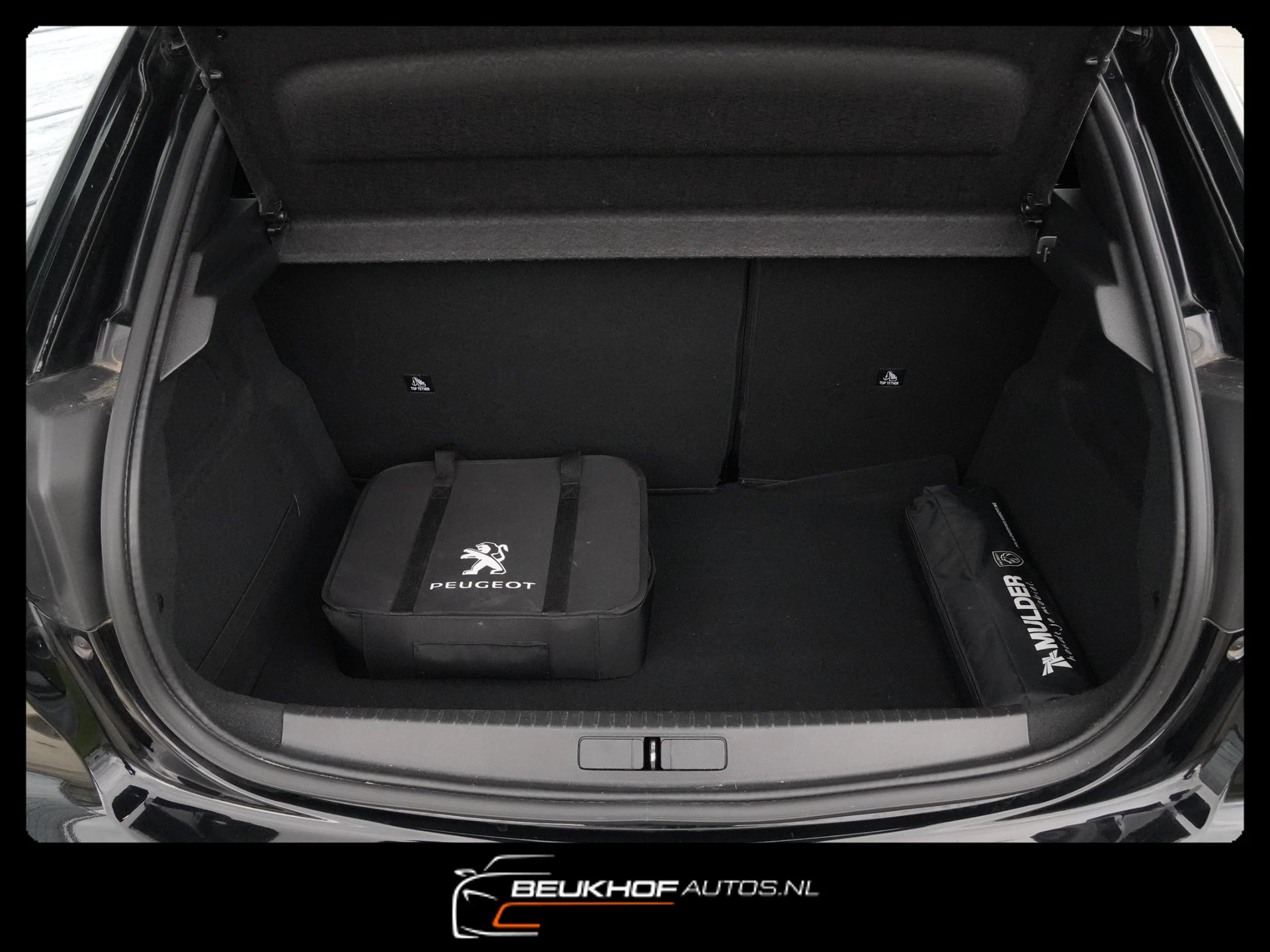 Hoofdafbeelding Peugeot e-208