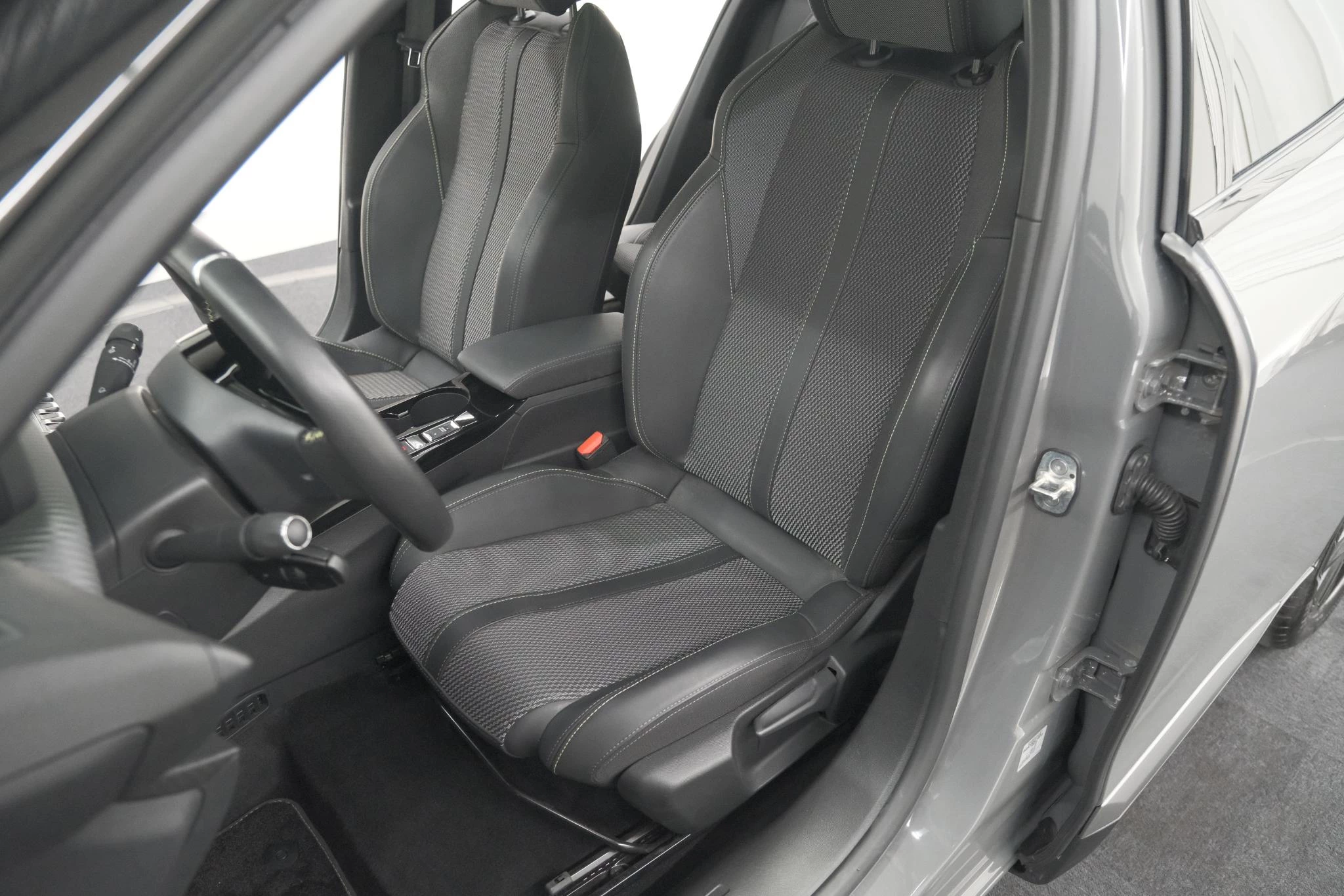Hoofdafbeelding Peugeot e-2008
