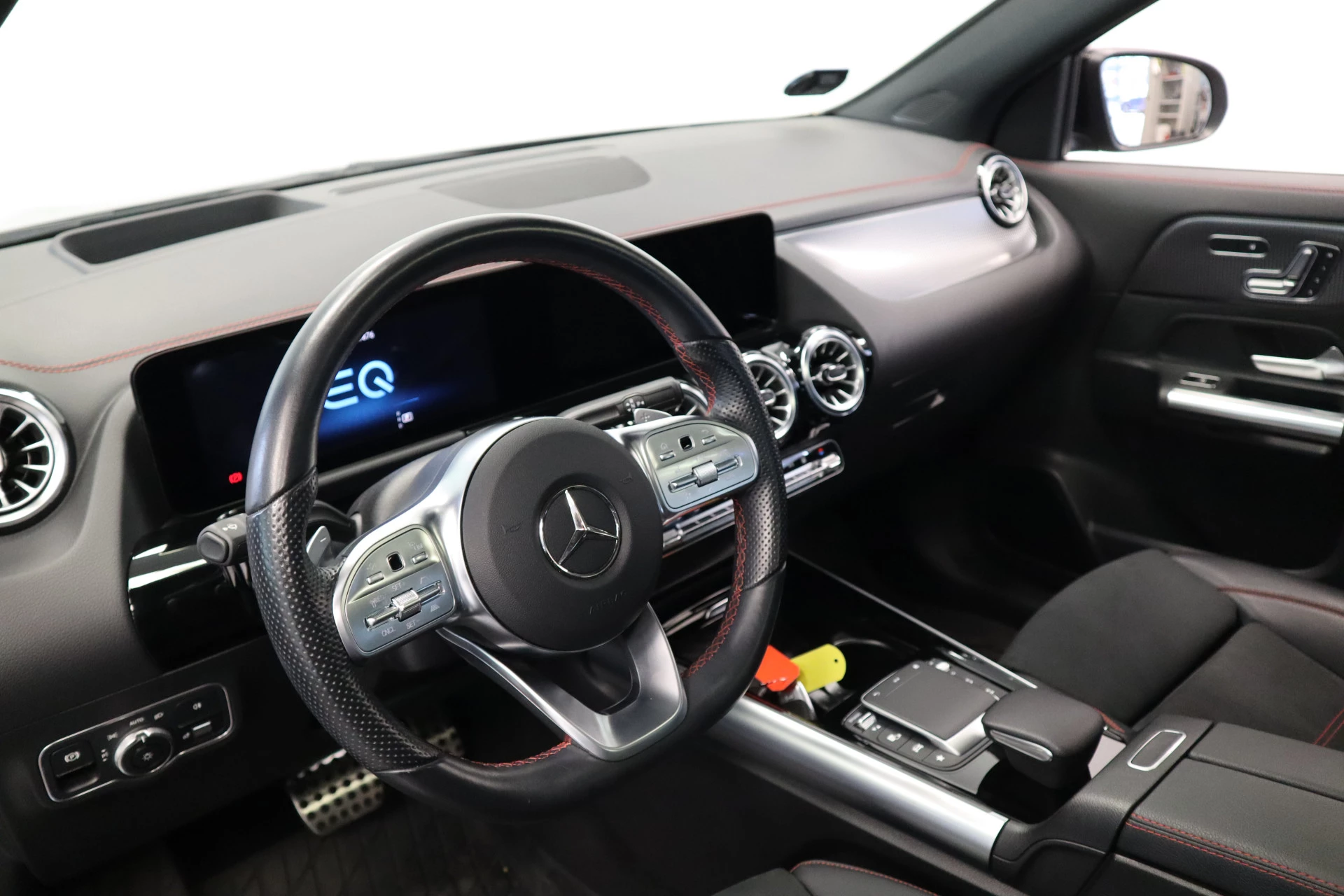 Hoofdafbeelding Mercedes-Benz EQA