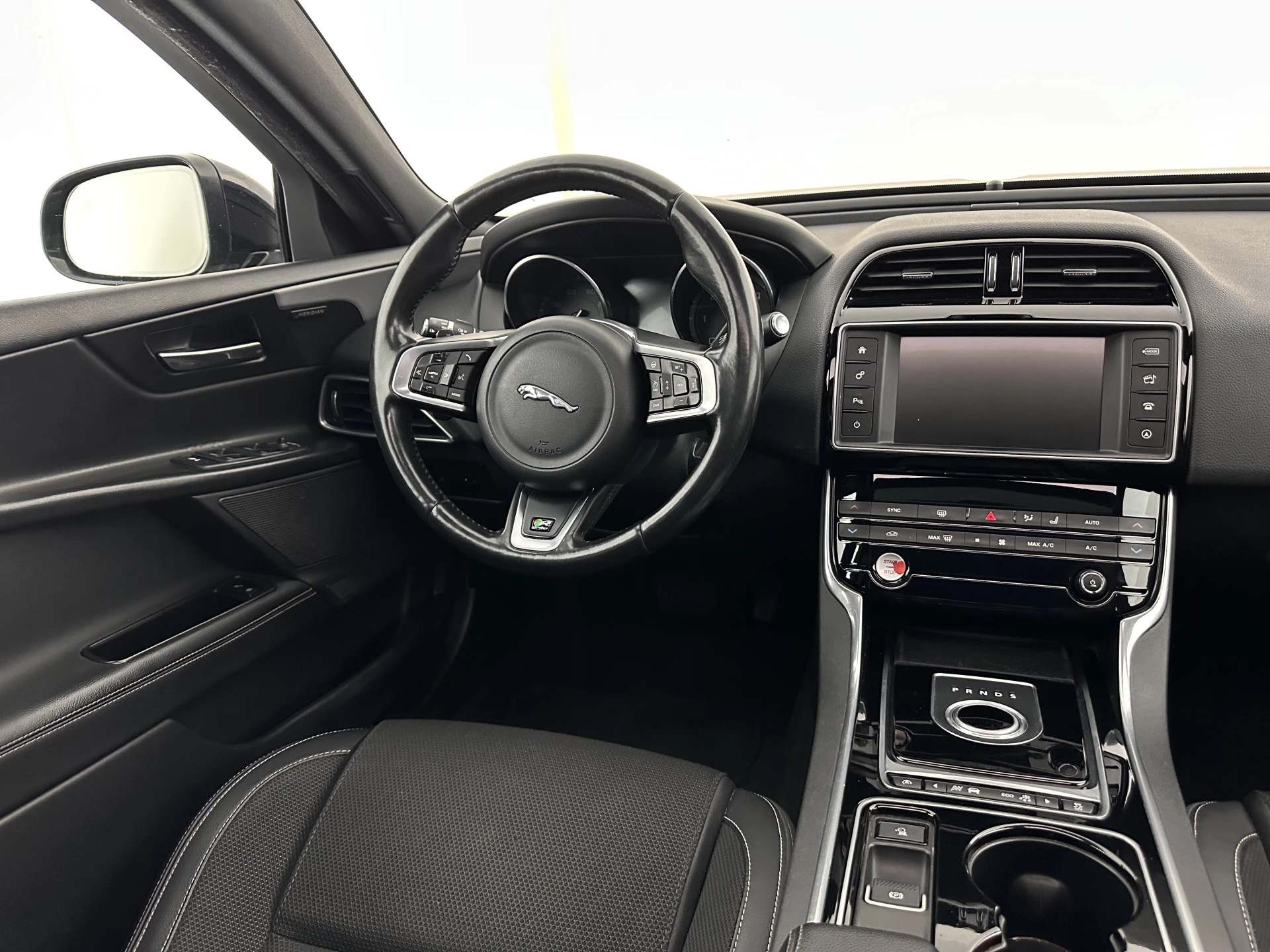 Hoofdafbeelding Jaguar XE
