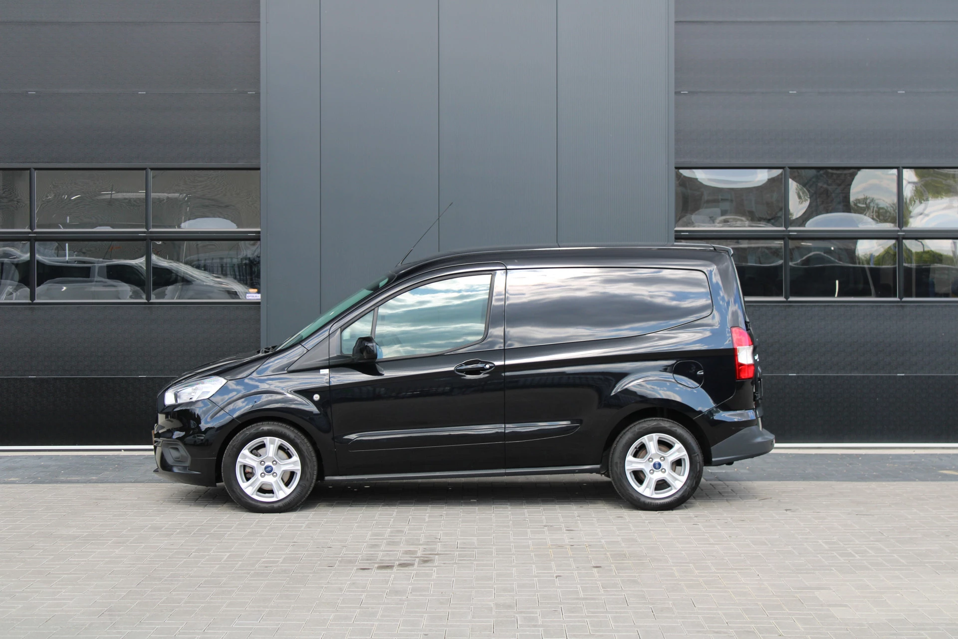 Hoofdafbeelding Ford Transit Courier