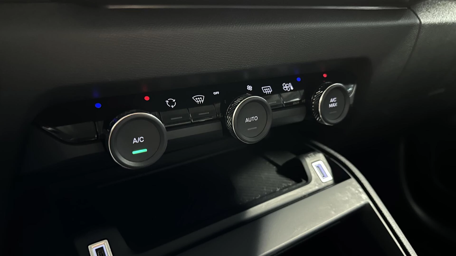 Hoofdafbeelding Citroën ë-C4 X