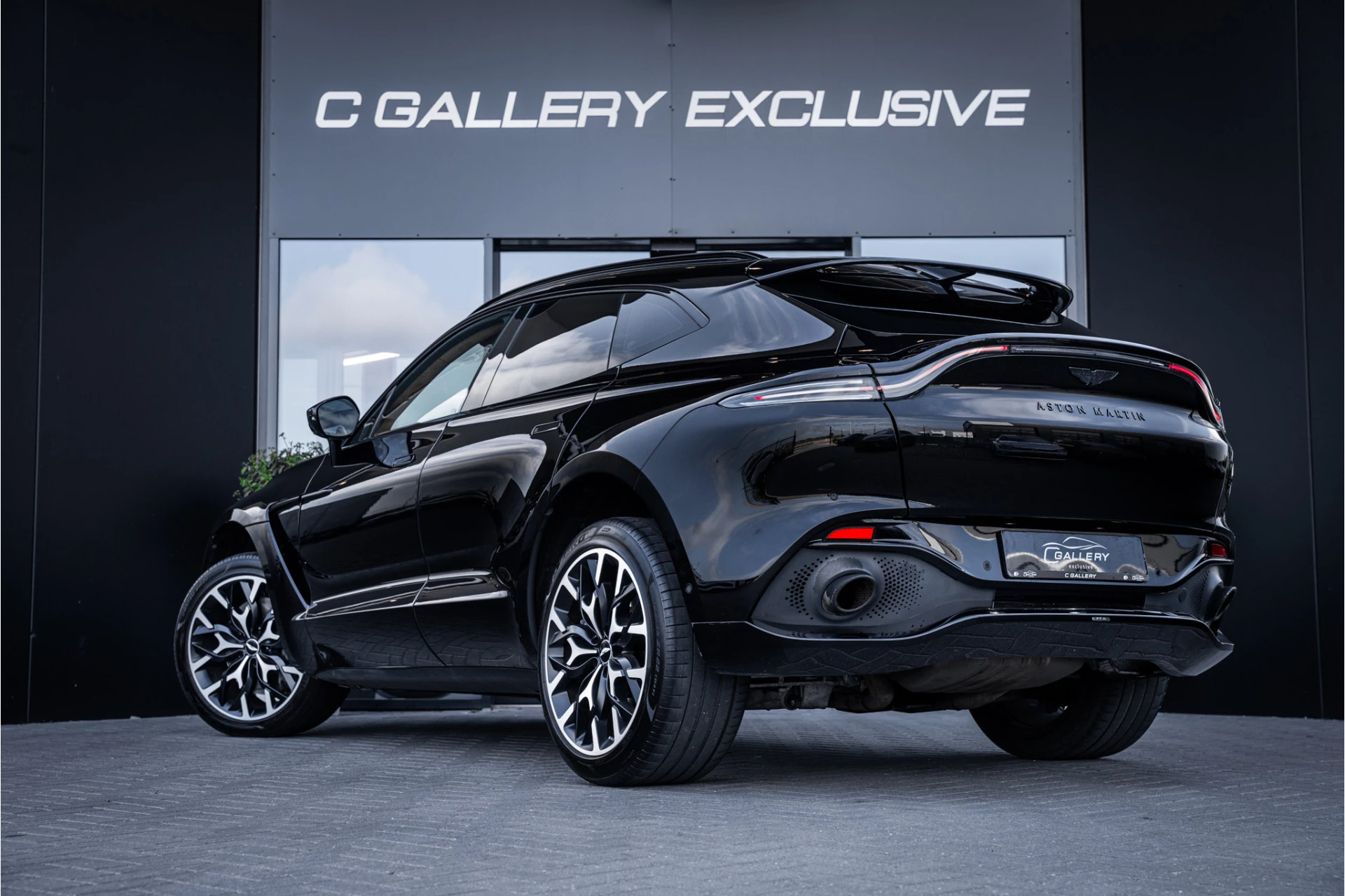 Hoofdafbeelding Aston Martin DBX