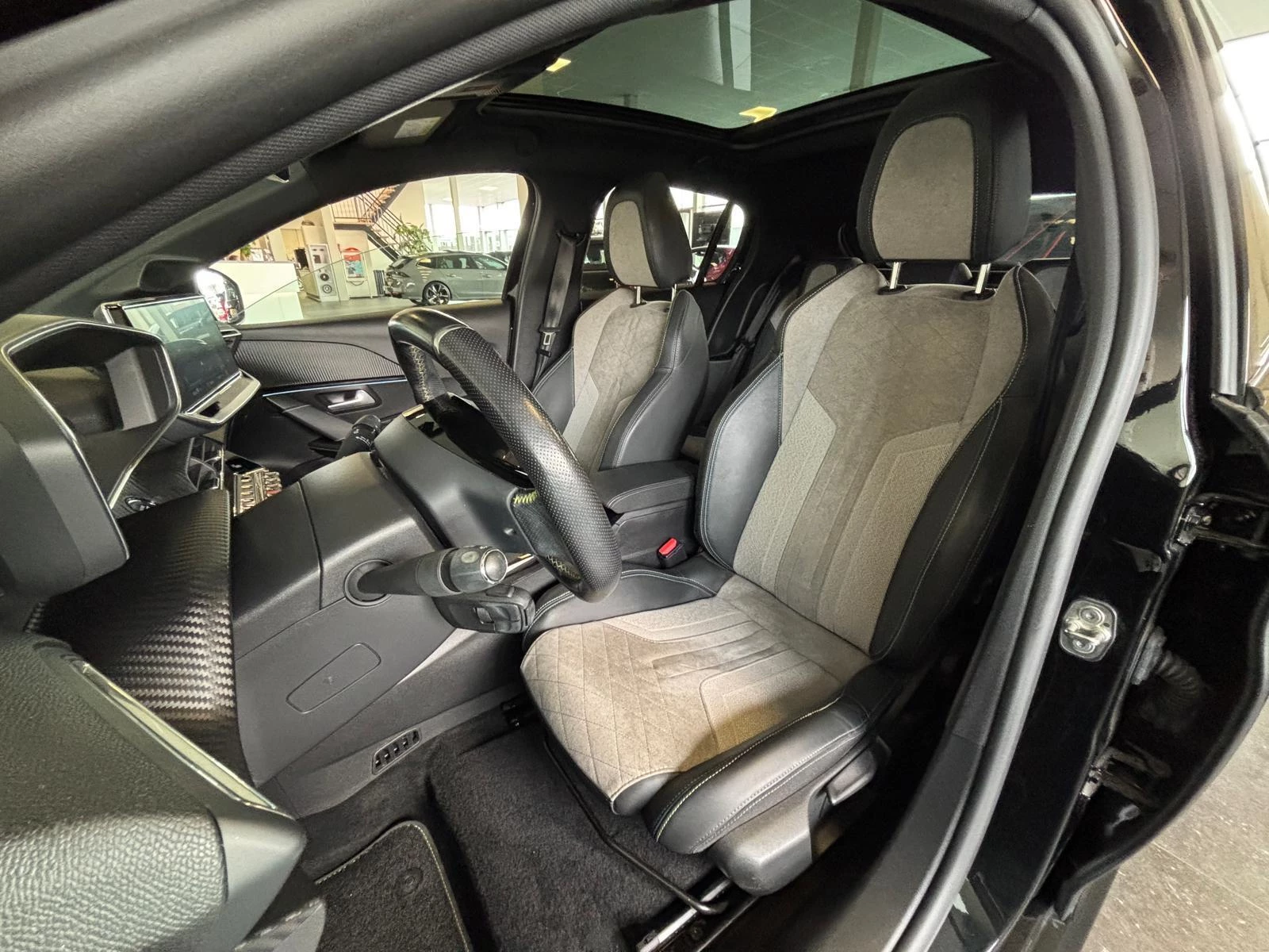 Hoofdafbeelding Peugeot e-208