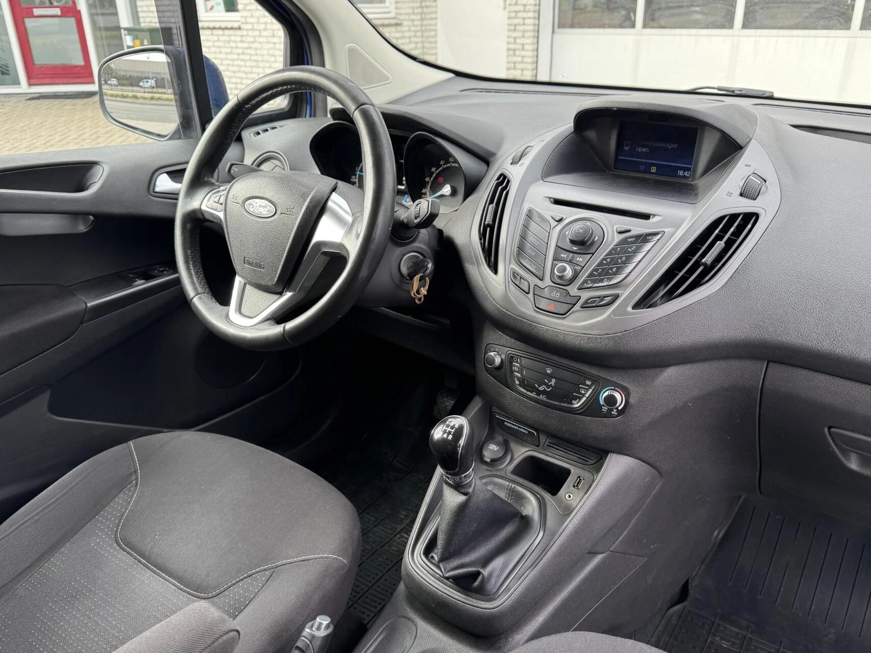 Hoofdafbeelding Ford Transit Courier