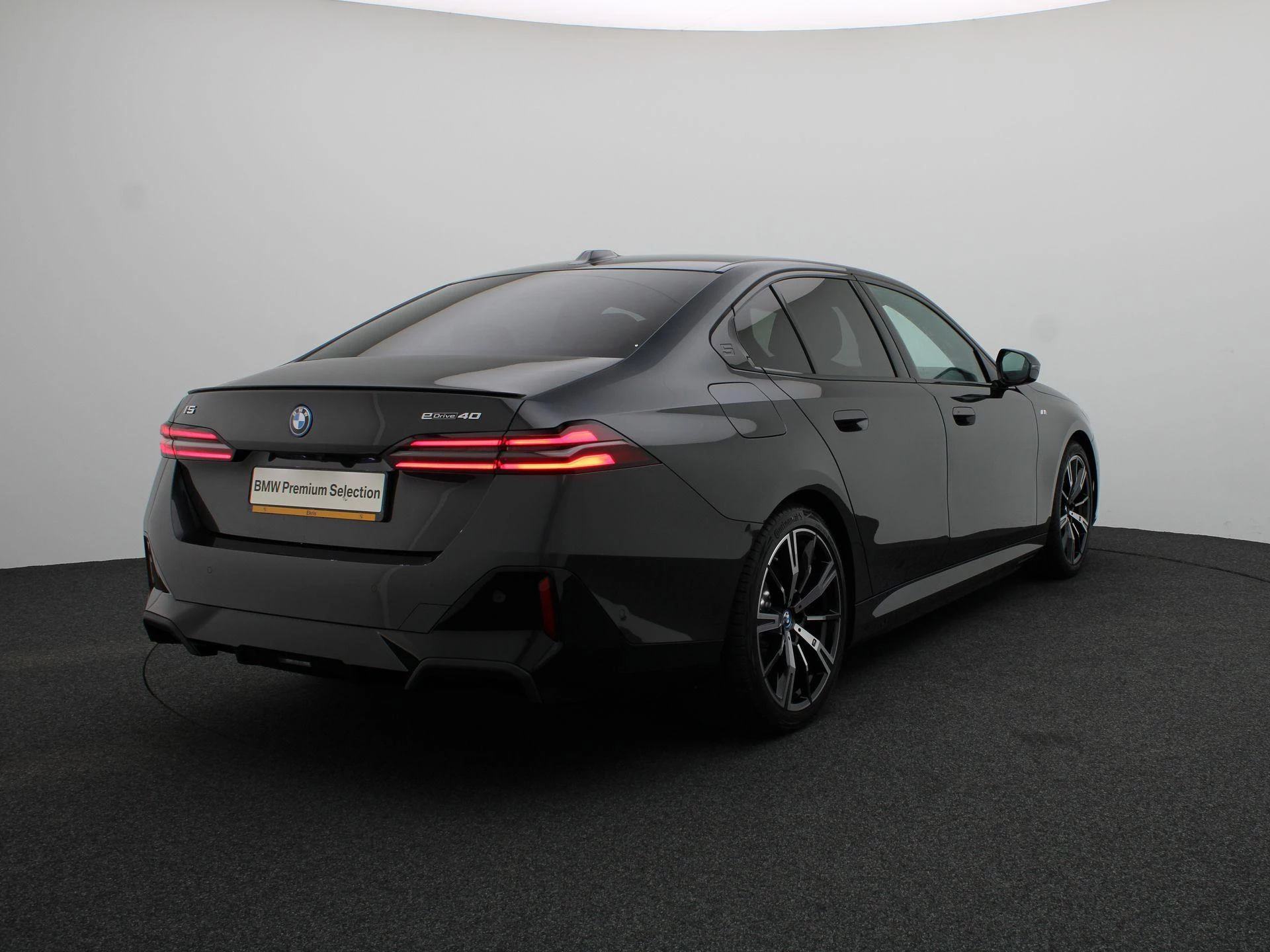 Hoofdafbeelding BMW i5