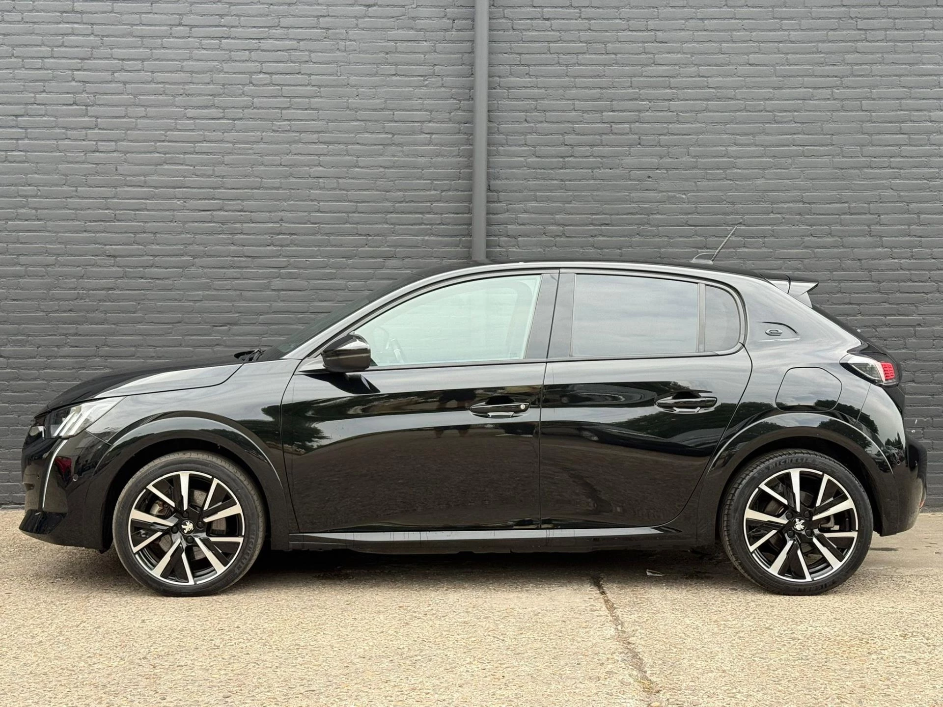 Hoofdafbeelding Peugeot e-208