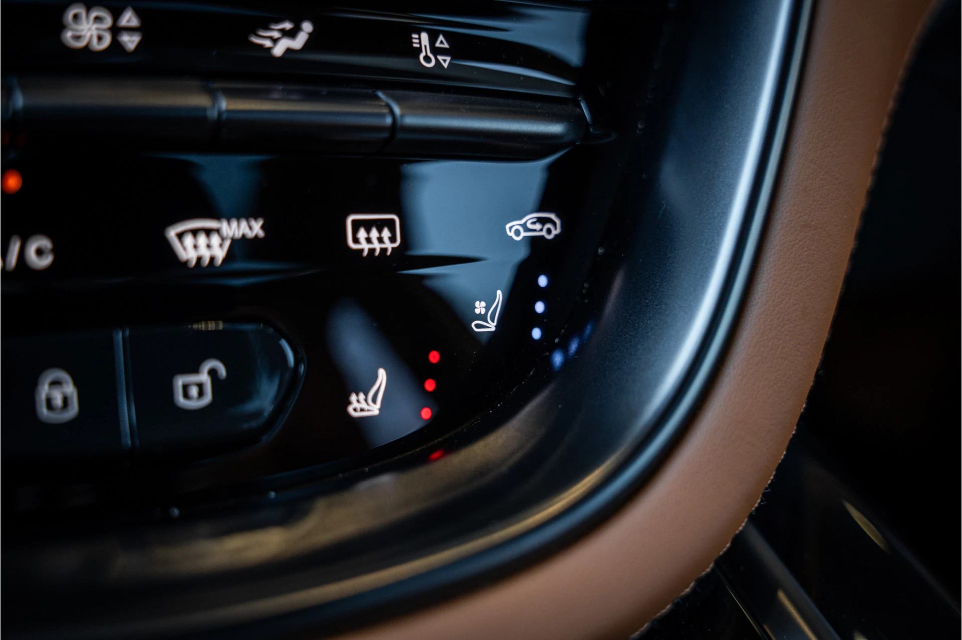 Hoofdafbeelding Aston Martin DBX