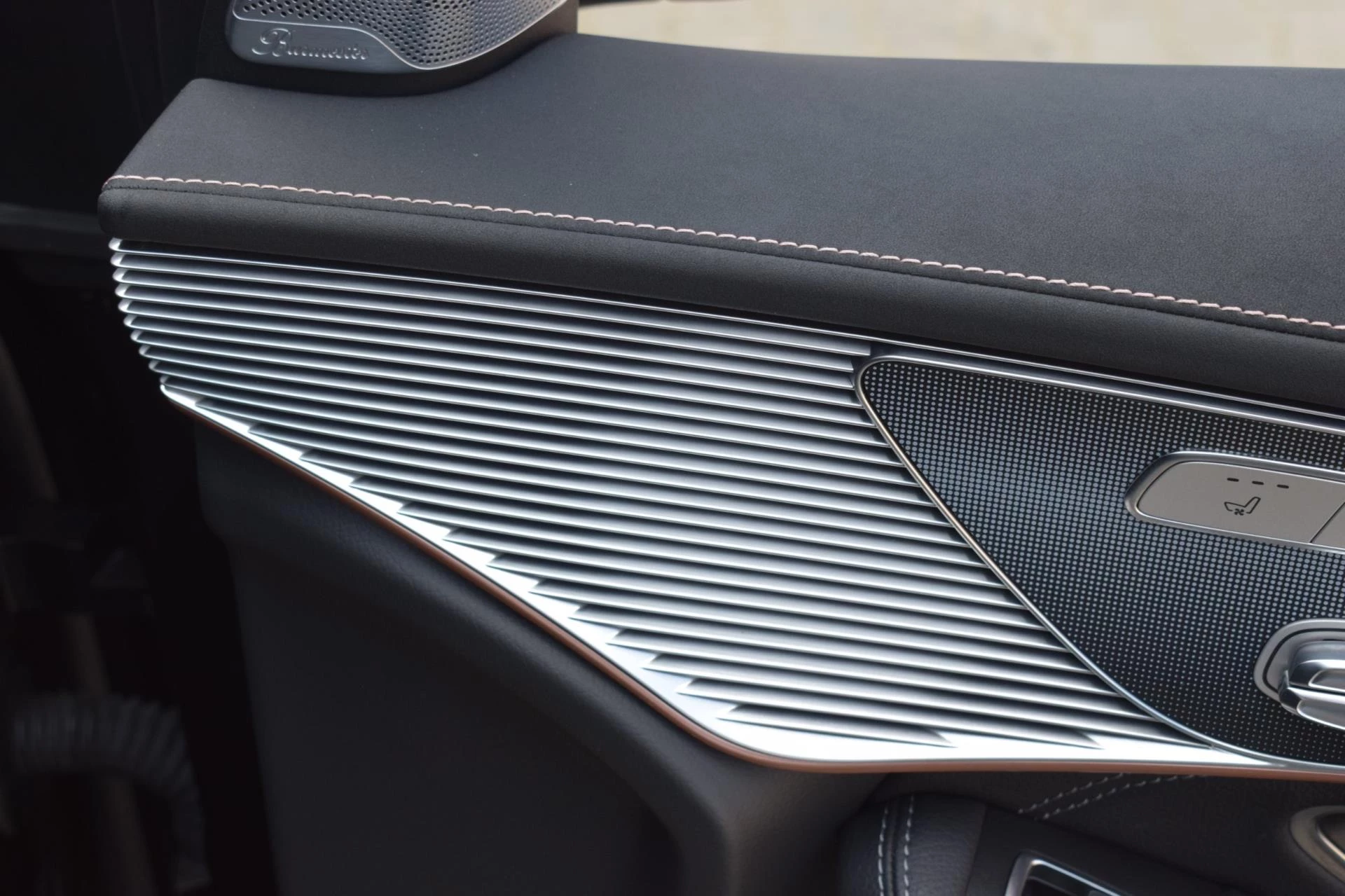 Hoofdafbeelding Mercedes-Benz EQC