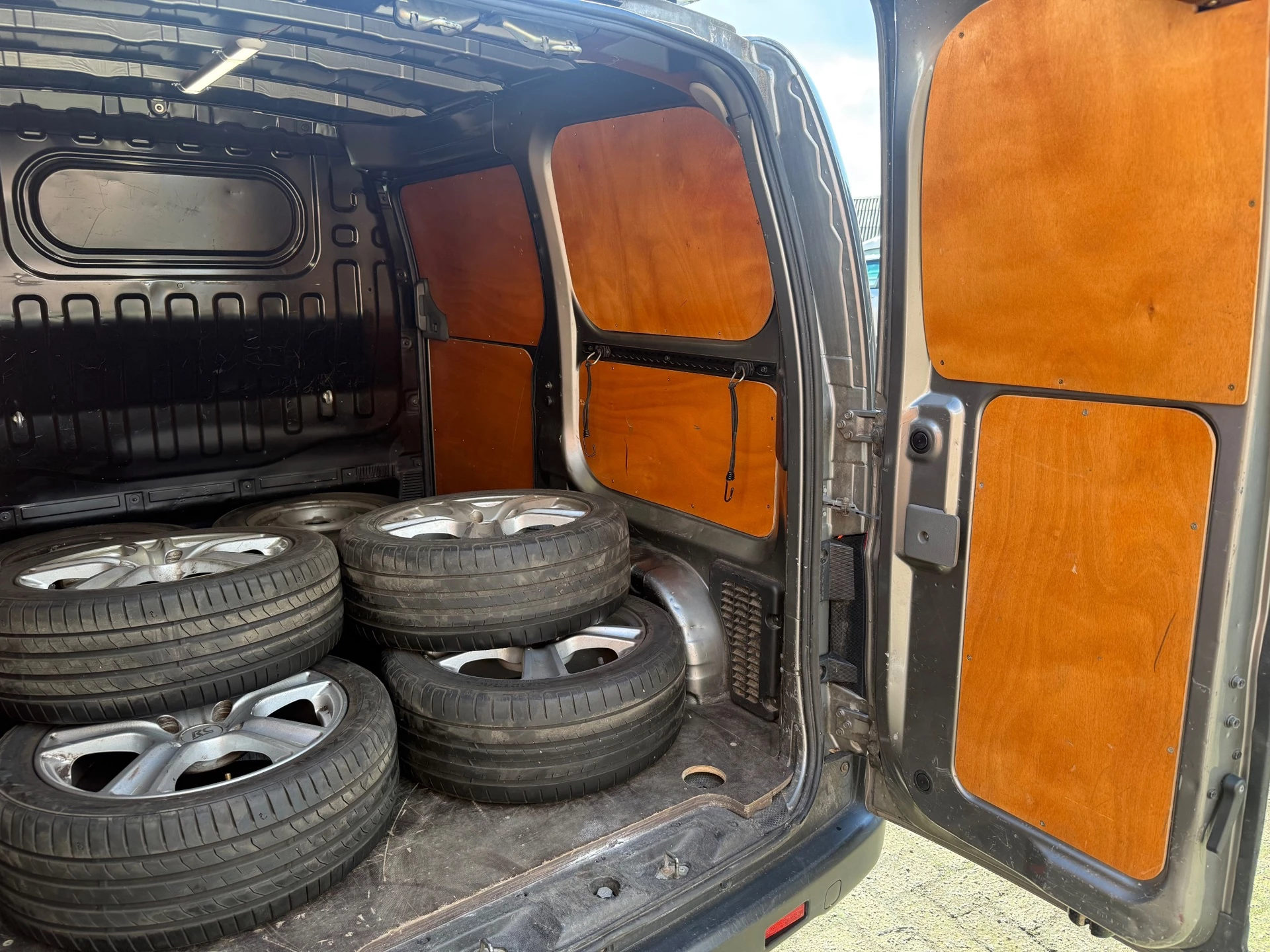 Hoofdafbeelding Nissan NV200