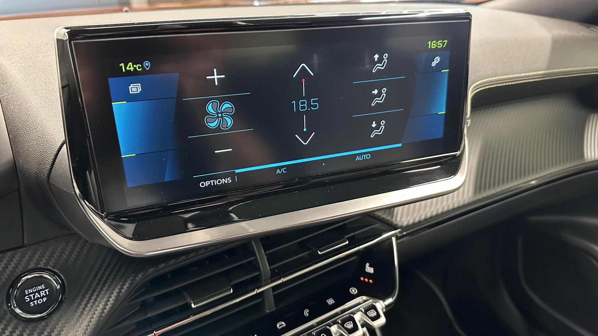 Hoofdafbeelding Peugeot e-2008