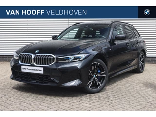 Hoofdafbeelding BMW 3 Serie BMW 3 Serie Touring 330e xDrive High Executive M Sport Automiaat / Panoramadak / Trekhaak / Sportstoelen / Adaptieve LED / Active Cruise Control / M Adaptief onderstel / Comfort Access