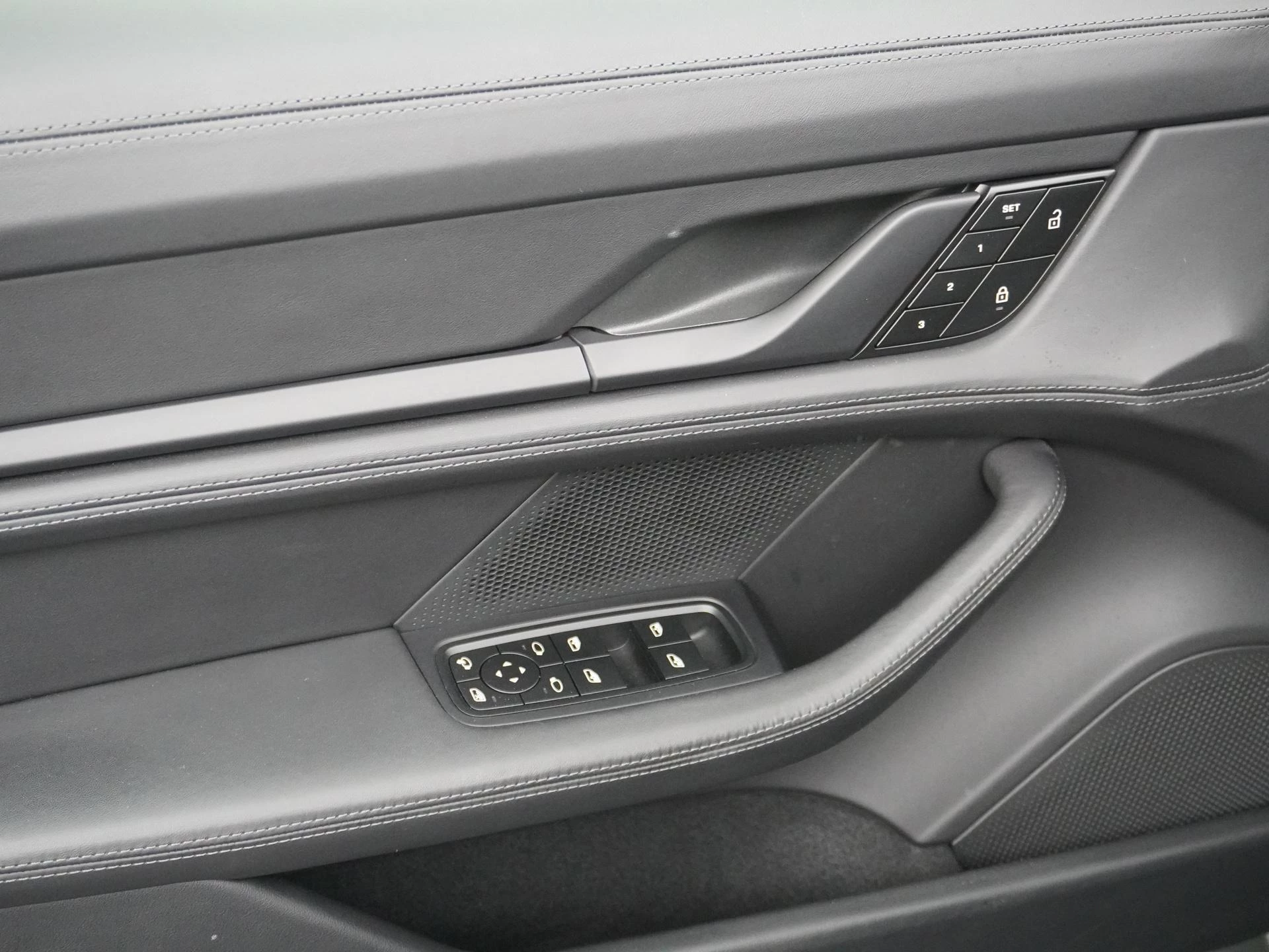 Hoofdafbeelding Porsche Taycan