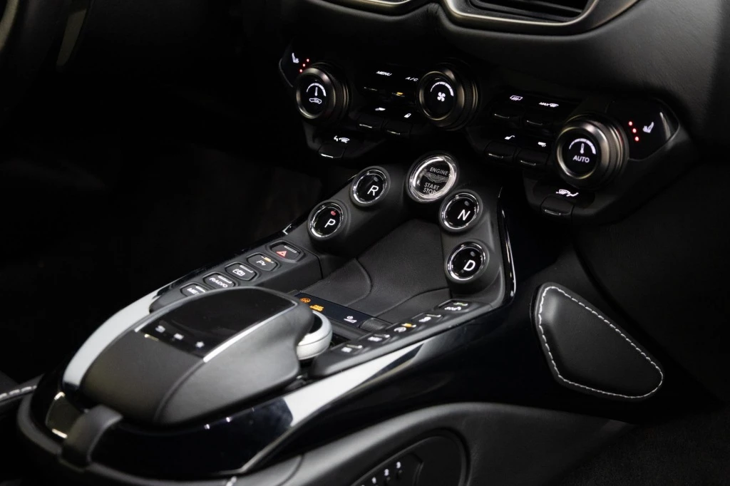 Hoofdafbeelding Aston Martin V8 Vantage