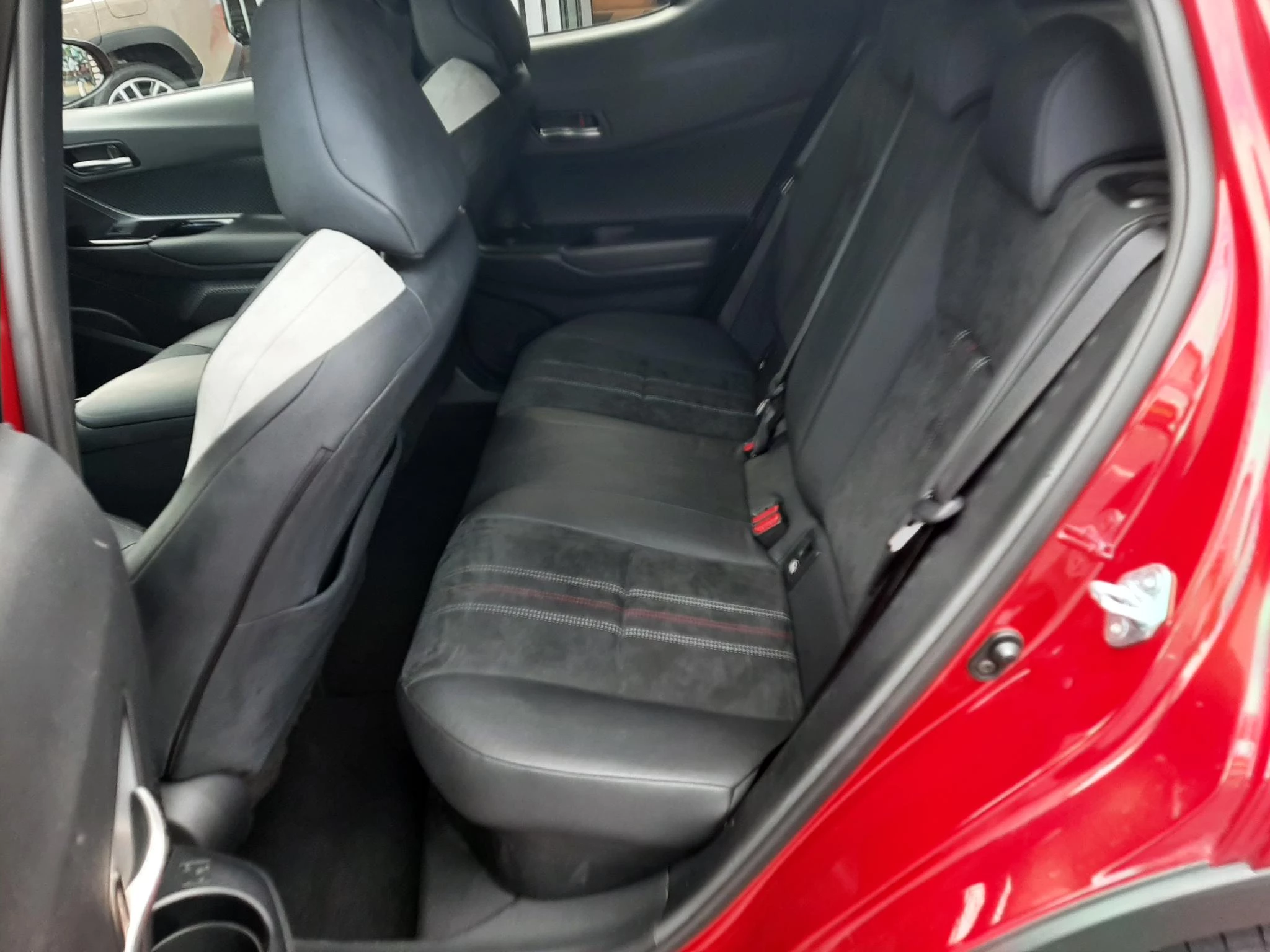 Hoofdafbeelding Toyota C-HR
